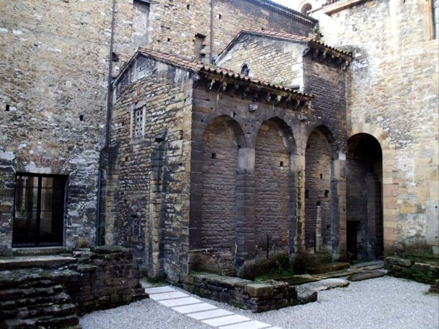 Evoluci&oacute;n hist&oacute;rico-constructiva de la C&aacute;mara Santa