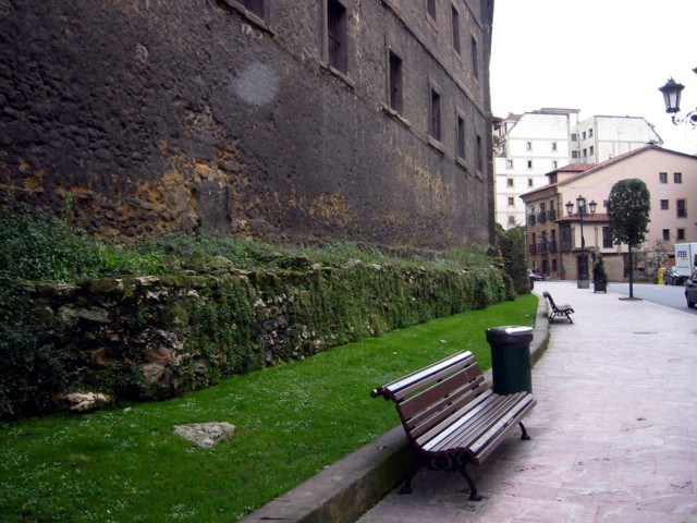 Evoluci&oacute;n hist&oacute;rico-constructiva de la muralla altomedieval