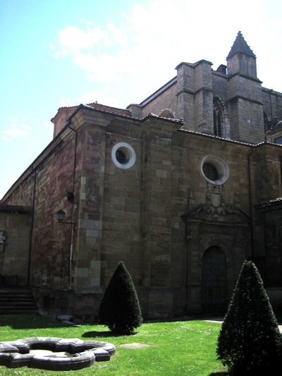 Evoluci&oacute;n hist&oacute;rico-constructiva de Santa Mar&iacute;a de Oviedo