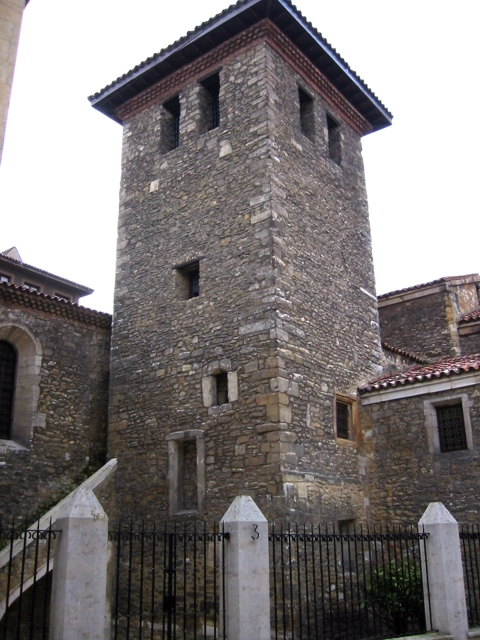 Evoluci&oacute;n hist&oacute;rico-arqueol&oacute;gica del lateral S. de San Tirso
