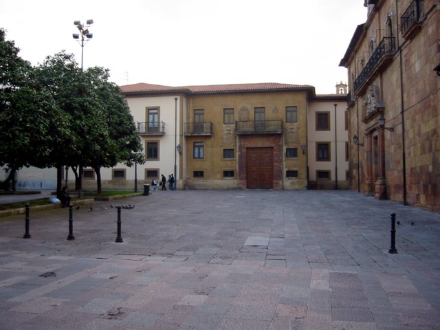 Evolución histórico-constructiva de los palacios episcopales de Oviedo.