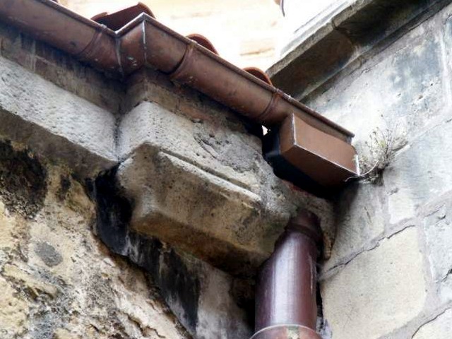 Basílica de Santa María. Capitel-Imposta de pilastra (fotografía cedida por Sergio Ríos González).