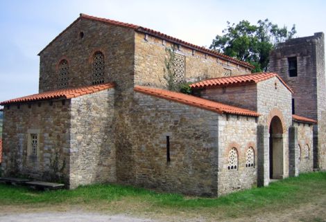 Evolución histórico-constructiva de Santa María de Bendones.